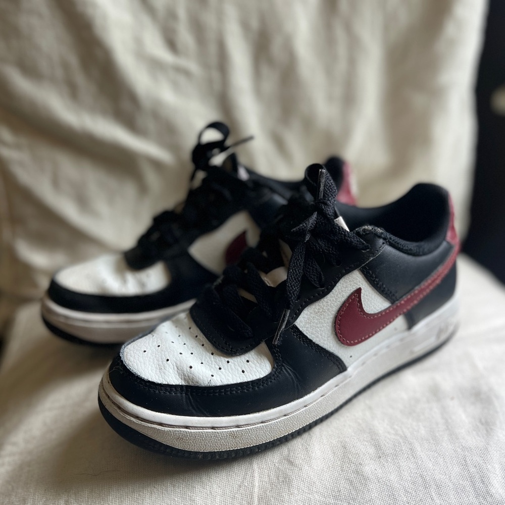 Nike Kids' Grade School Air Force 1 Shoes -- size 2.5